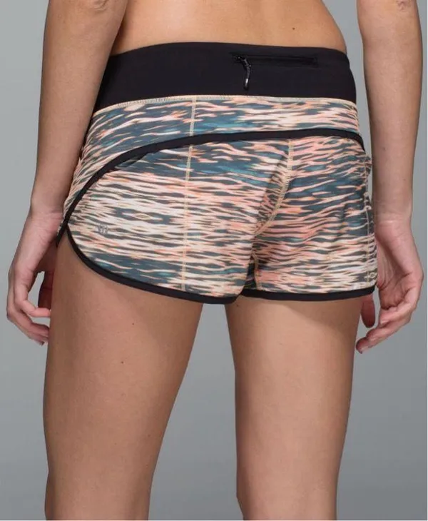 Lululemon Shorts Hot Hot - Image 5