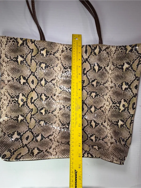 DSW Snake-Pattern Tote in Cream and Brown - Image 4