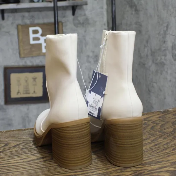 Universal Thread Jenna Platform Boots with Memory Foam Insole Off White 6M - Image 4