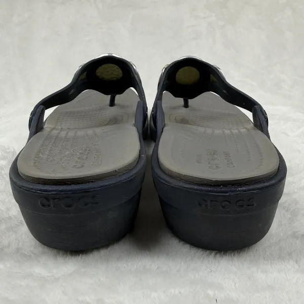 Crocs Sanrah Hammered Circle Wedge Flip Flops Navy Gray‎ Womens Sandal 6 - Image 5