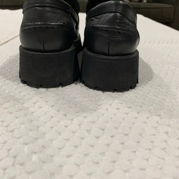 Steve Madden Black Leather Loafers with Silver Accent - Image 5