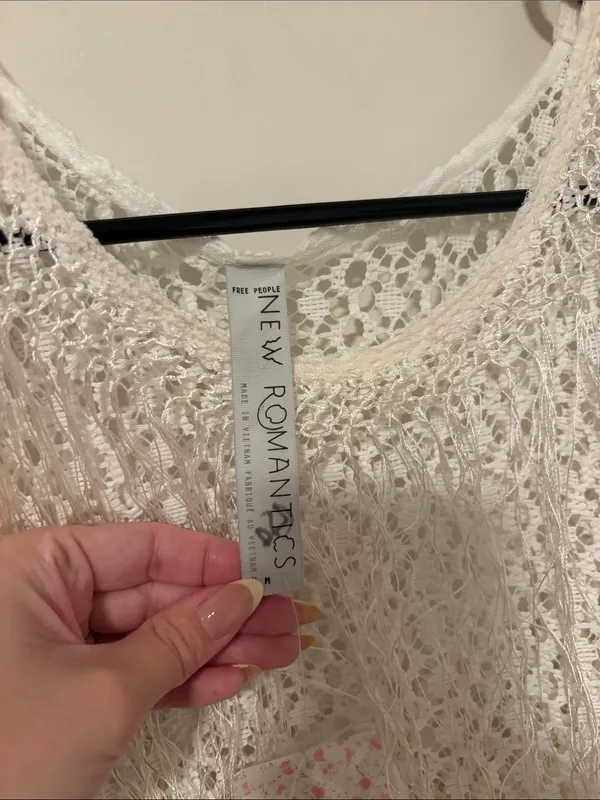 Free People White Sheer Knit Fringe Boho Cover Up Top Size Medium NEW - Image 4