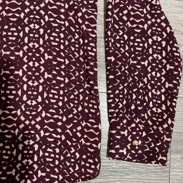 Ivanka Trump Burgandy Dressy LS Blouse Women’s L Half Clasp Button Office‎ Wear - Image 8