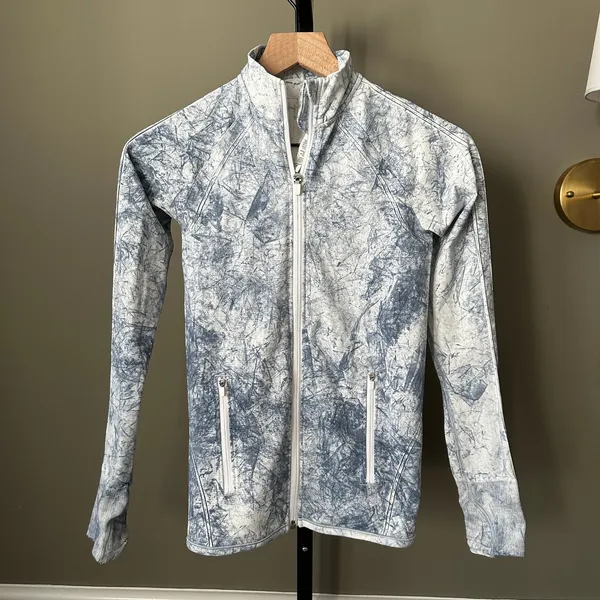 Lululemon Ebb to Train Jacket *Wash White Luna Size 2 EUC - Image 2