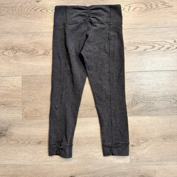 Lululemon Scrunch Waist Legs Cropped Leggings‎ Grey Size 4 Crop - Image 2