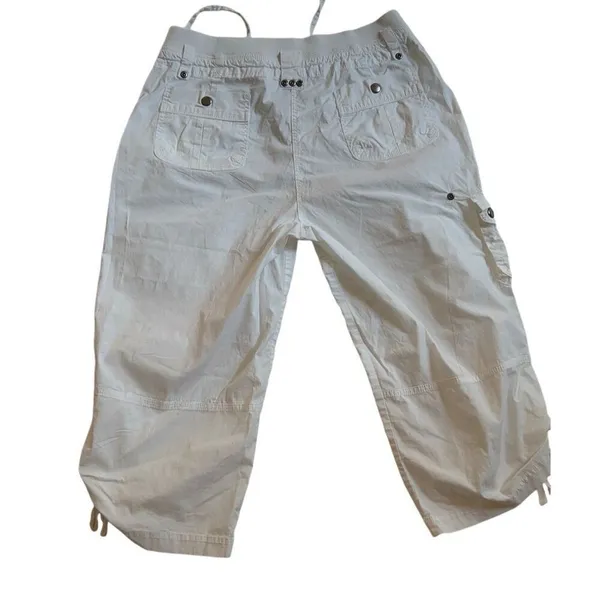 Bay Studio white capri Jogger size 8 Gray - Image 5
