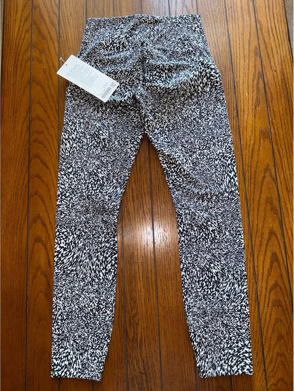 Lululemon Instill High Rise 25” Warped Alpine White Black Size 4 NWT - Image 2