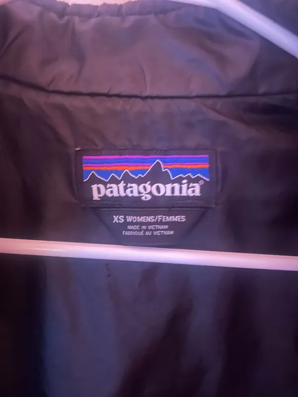 Patagonia Women’s Black Puffer Jacket - Image 5