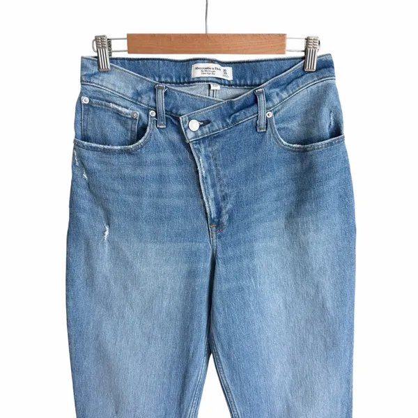 Abercrombie & Fitch The 90s Straight Ultra High Rise Criss Cross Jeans Size 30 - Image 3