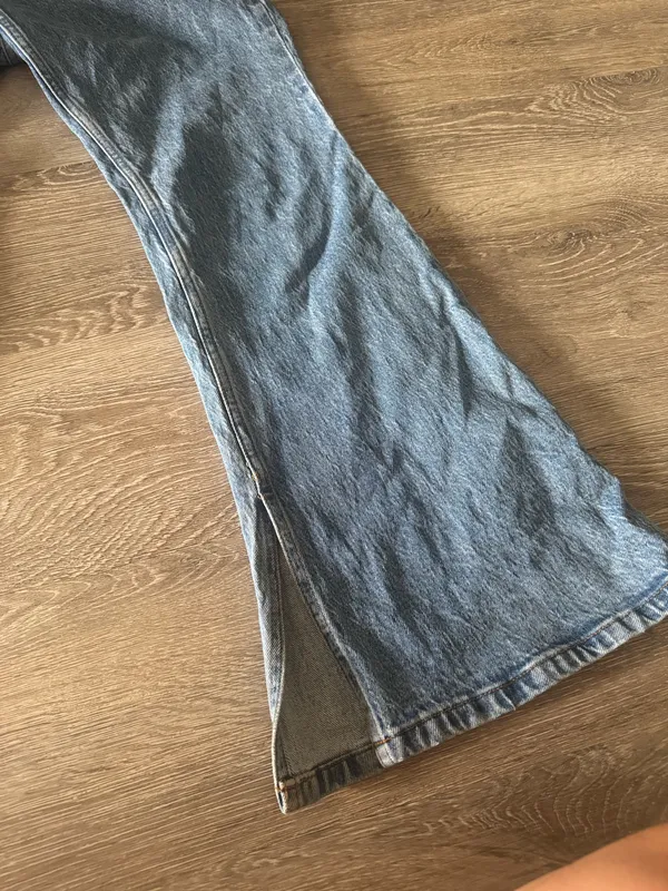 Abercrombie Vintage Flare High-Rise Jeans - Image 5