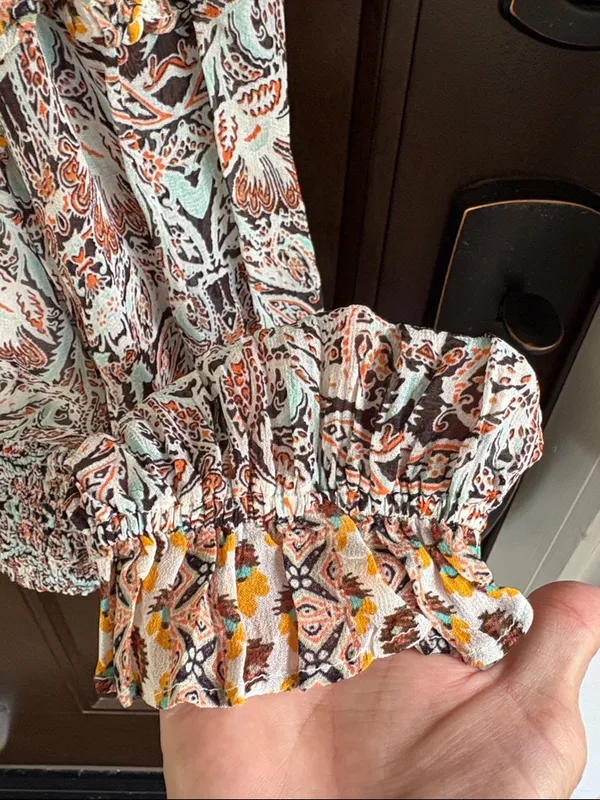 EUC Anthropologie Ruffled Smocked Surplice Top Floral Size Medium - Image 9