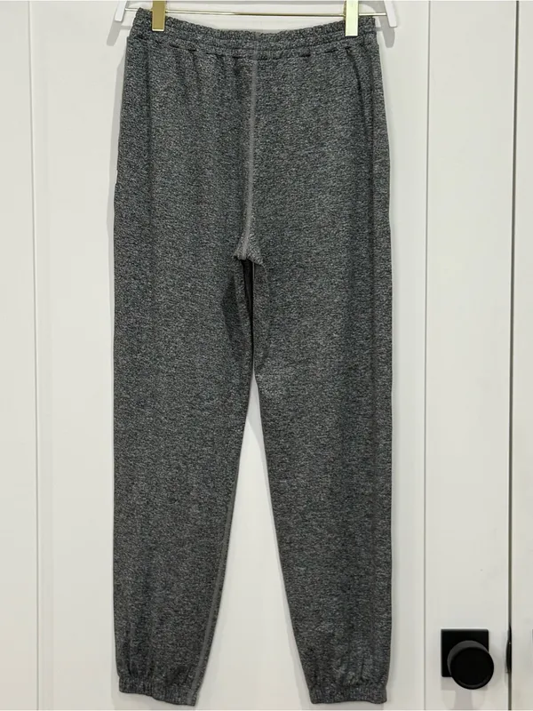 Vuori Boyfriend Sweatpants Joggers Small Gray Athleisure Lounge Minimal Travel - Image 7