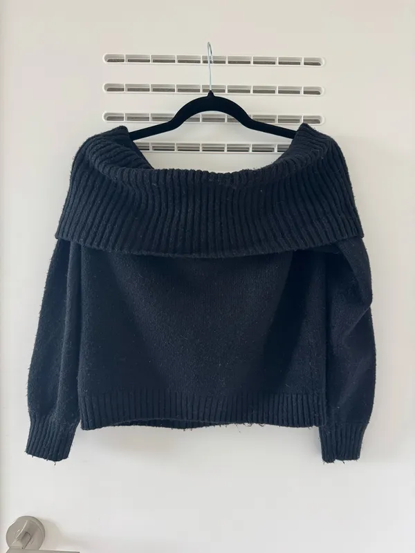 Abercrombie & Fitch Off-the-Shoulder Jumper - Image 2
