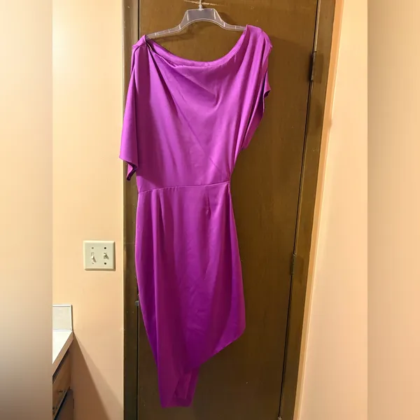 Elliatt Carson One-Shoulder Dress in Orchid - Image 5