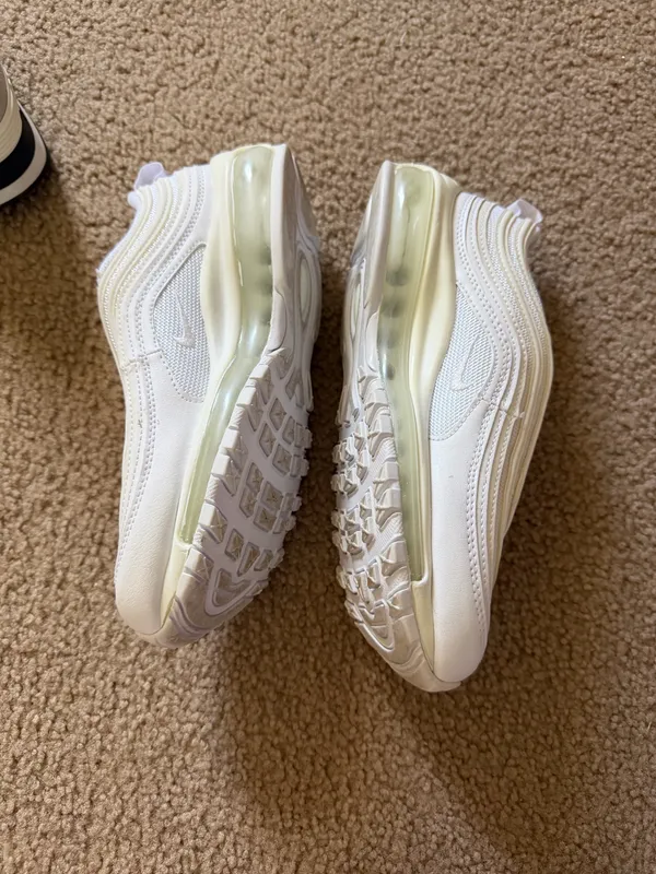 Nike women’s shoes - Image 2