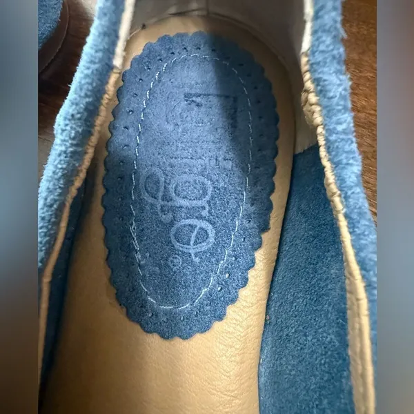 Anthropology Latigo Blue Embroidered Suede Size 7.5 Flats - Image 7