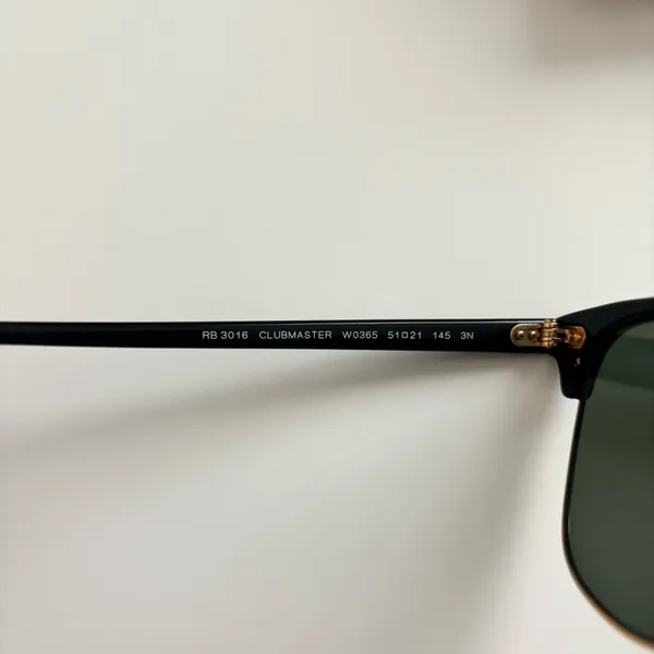 Ray-Ban Clubmaster Classic Polished Black on Gold 51-21 Sunglasses - Image 4