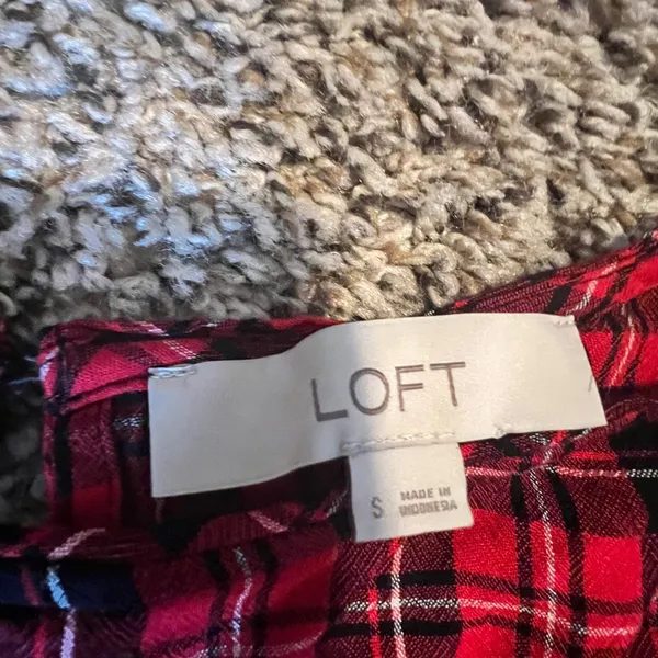 Loft Womens Red Black Plaid Ruffle Cuff Long Sleeve Blouse Small Keyhole‎ Back - Image 3