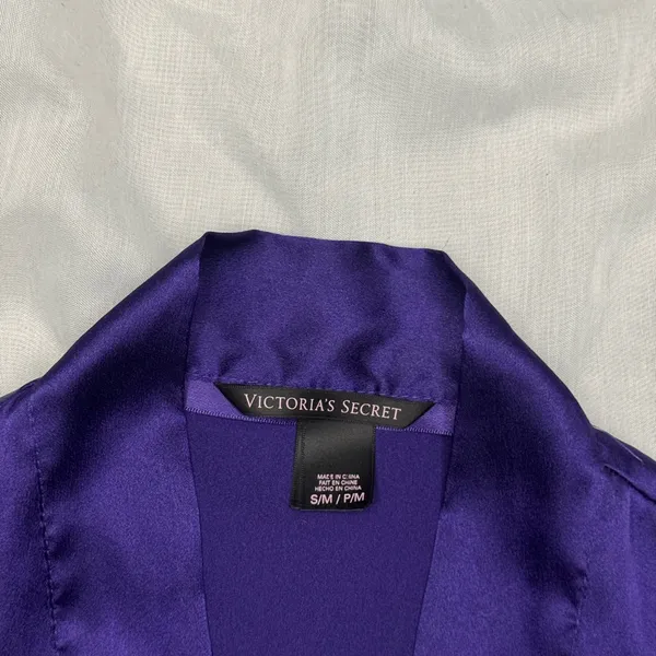 Victoria’s Secret Satin Short Kimono Robe - Image 3
