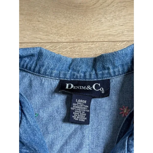 EUC Denim & Co short sleeve denim button up embroidered flowers 90s vintage sz L - Image 3