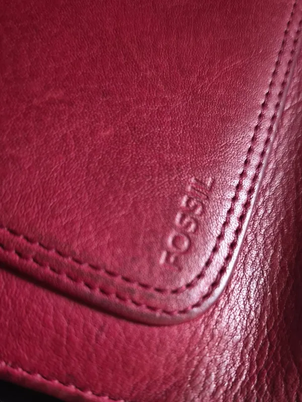 Vintage Red Leather Fossil trifold wallet - Image 7