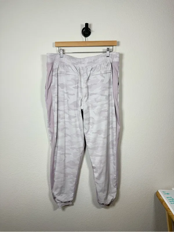 Athleta Brooklyn Lined Camo Jogger Lavender Size 16 Lightweight Travel Pant - Image 4
