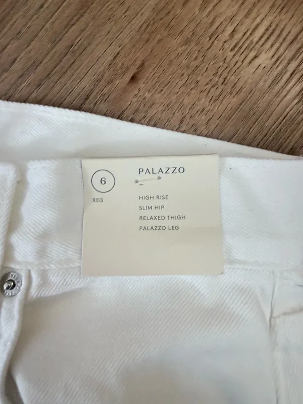 Universal Threads Target White Jeans - Image 2