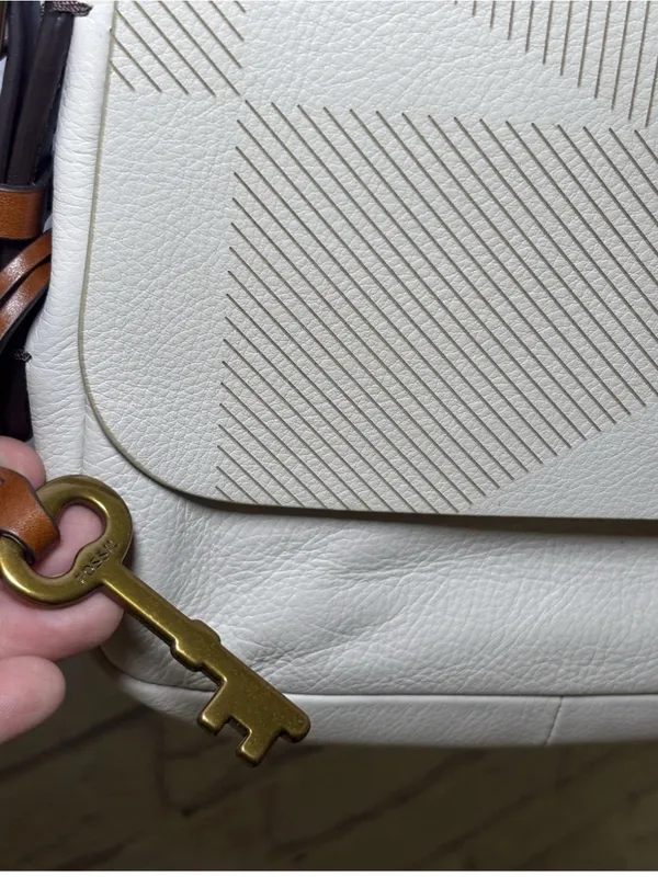 Vintage Fossil Harper Saddle Ivory Cream Leather Crossbody Bag Y2K Key Charm - Image 15