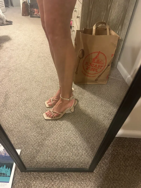 Tan Heels Size 8 - Image 4