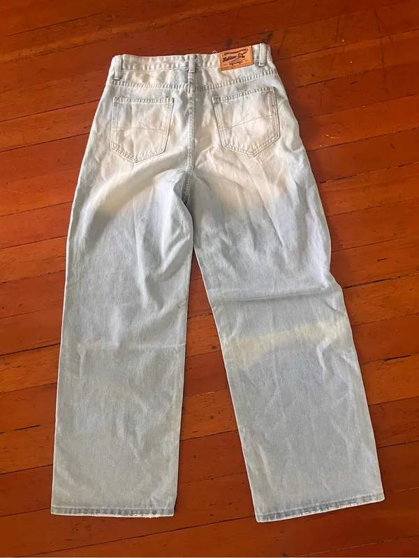 Straight Leg Women’s Jeans in Light Blue Size XL - Image 4