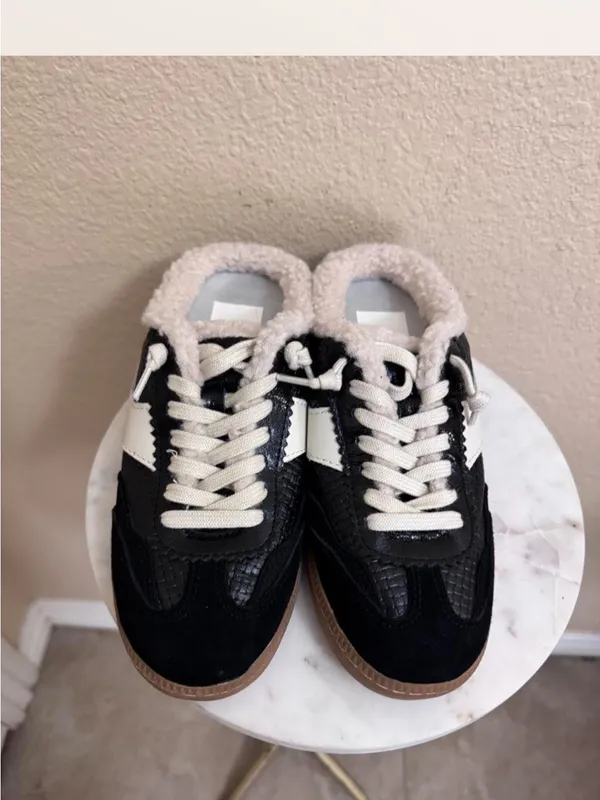 DOLCE VITA Women’s Black & White Faux-Shearling Lined Sneaker Mules - Image 2