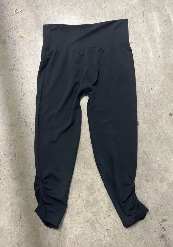 Xhilaration XL Ankle Rouched Black Capris Leggings - Image 3