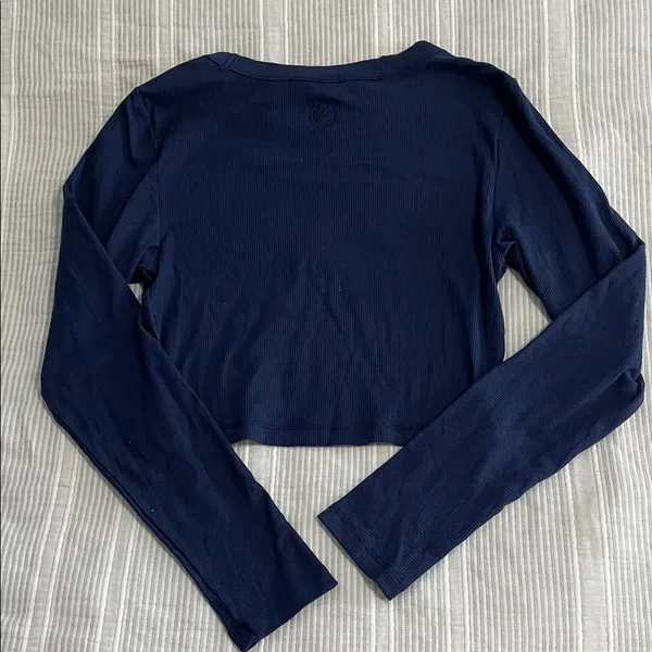PINK Victoria's Secret Navy Long Sleeve Crop Top - Image 3