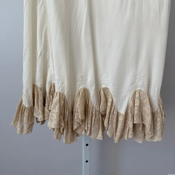 VTG Yolanda sz S Hand Made Cream Lace Ruffle Slip Skirt Maxi Victorian style - Image 3