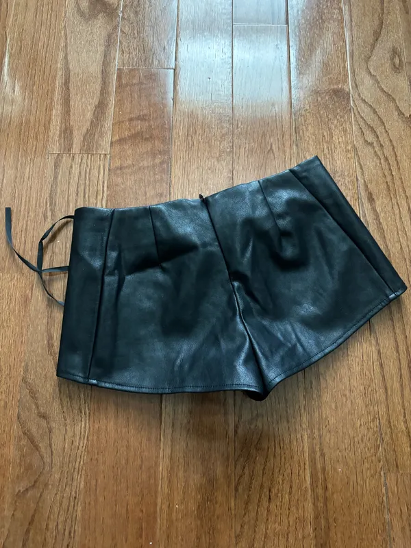 Edikted Wilde Lace Up Faux Leather Shorts black XS - Image 4