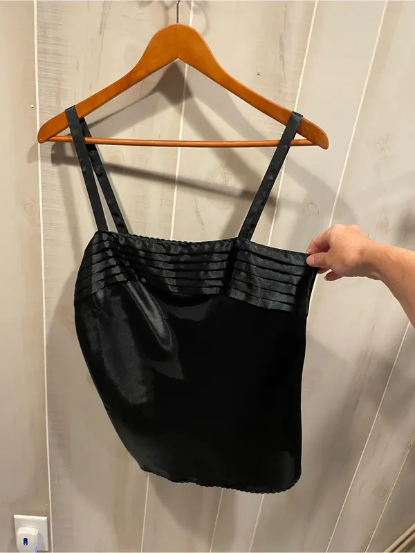 Cute black silky 80s Escapades tuxedo scalloped trim cami coquette - Image 4