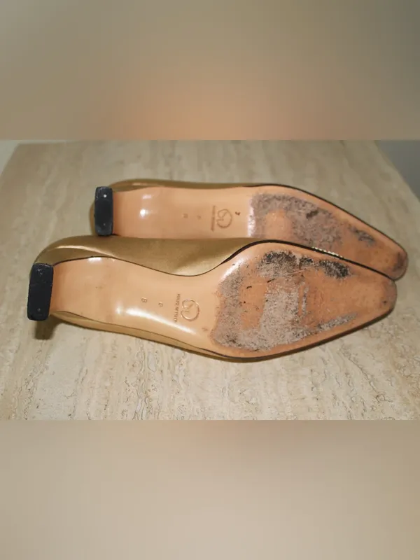 St. John Gold Heels Size 8B - Image 8