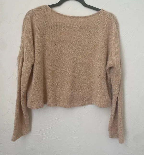 Storia v-neck cropped long sleeve sweater size M - Image 5