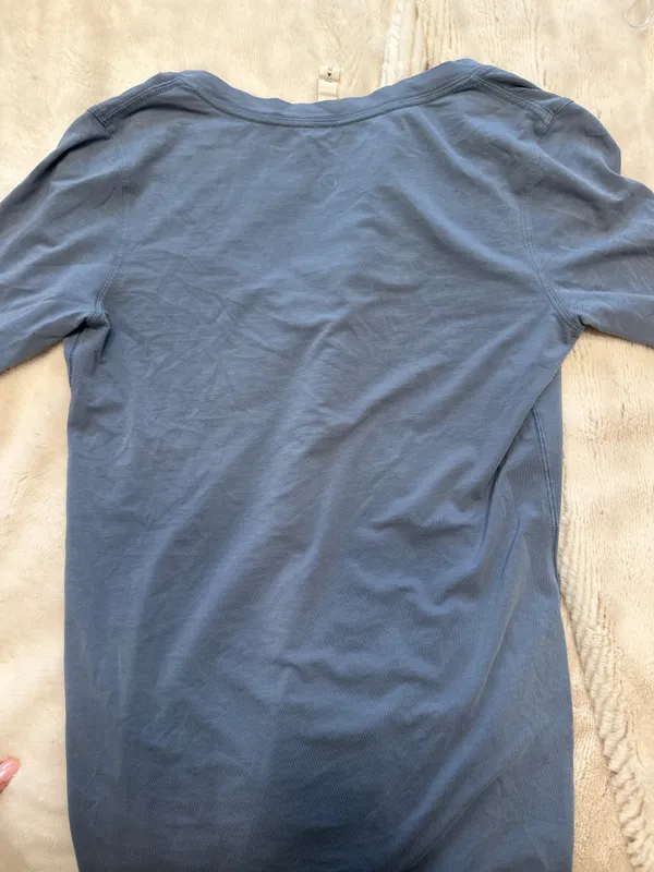 Lululemon Slate Blue Love Tee Size 2 - Image 3