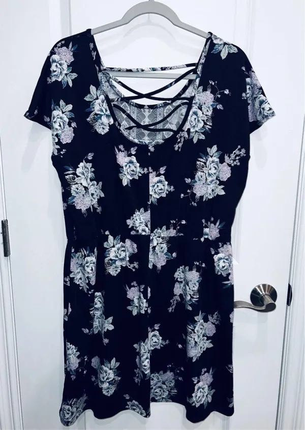 Maurices Women’s Floral Stretchy Crisscross Back Short Sleeve Dress Size XL - Image 2