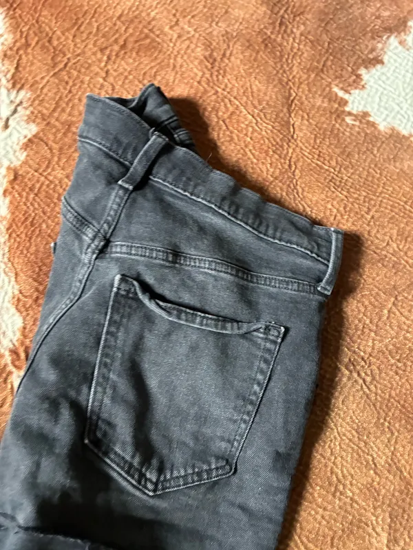 Old Navy Black Distressed Denim Cutoff Shorts Women's Size 8 Og Straight No flaws - Image 3