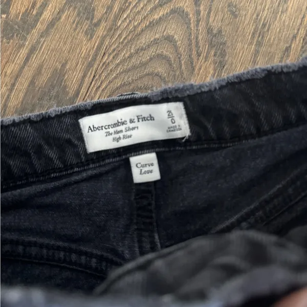 Abercrombie and fitch black Curve Love High Rise waisted Mom Shorts - Image 4