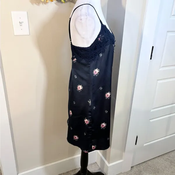 Abercrombie & Fitch Navy Floral Satin Slip Dress Eyelash Lace Sz S💛 - Image 5