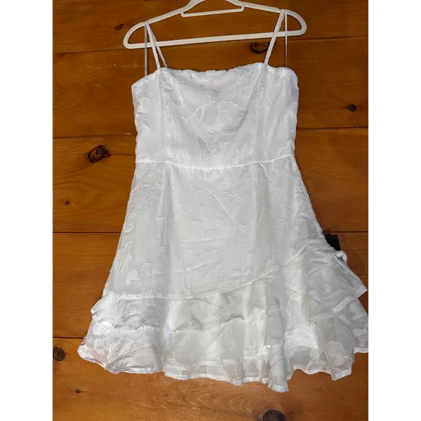 NWT Lulus Days with You White Floral Burnout Ruffled Mini Dress Engagement Sz L - Image 2