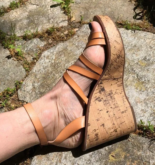 Mossimo tan cork wedges Size 8 - Image 4