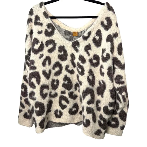 POL Cream Fuzzy Animal Print V Neck Sweater Size Medium - Image 4