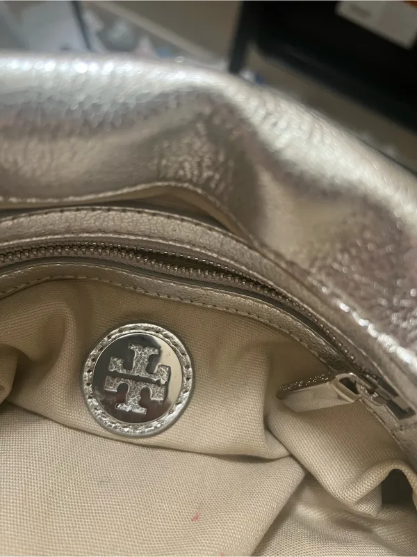 Tory Burch Reva Metallic Silver Leather Clutch Crossbody Bag - Image 7