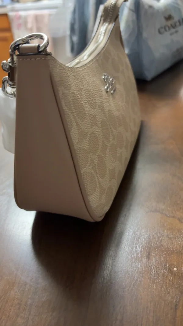 Teri Coach Shoulder Bag - Image 5