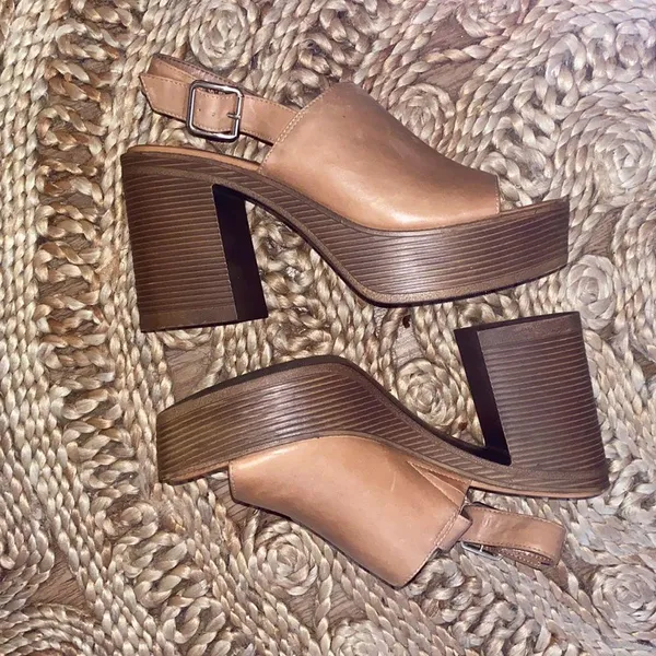 Steve Madden 9 leather Tan Block Heel Sandals - Image 4