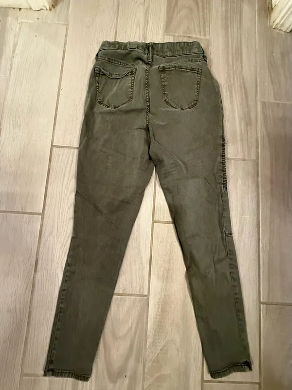 Isabel Maternity by Ingrid & Isabel Olive-Green Jeggings - Image 6